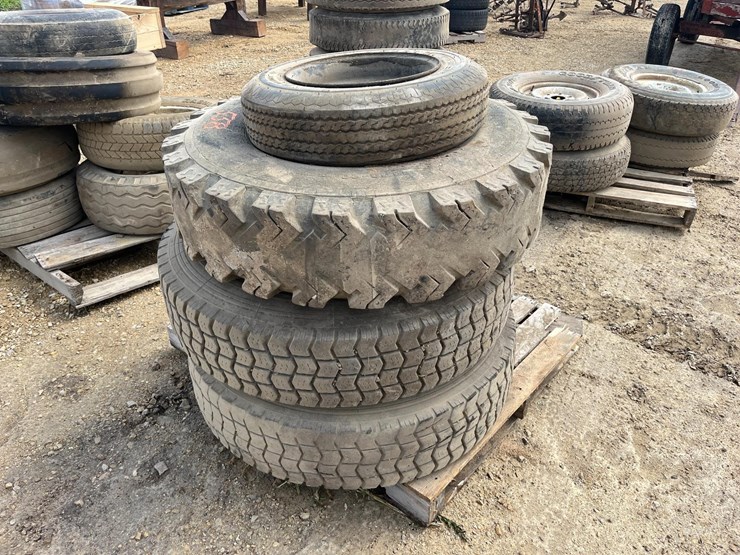 semi-truck-tires-image-2