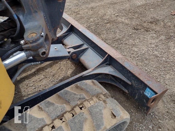 2021-deere-26g-image-21
