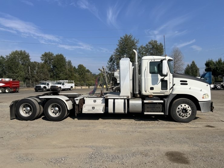 2012-mack-cxu613-t/a-truck-tractor-image-3