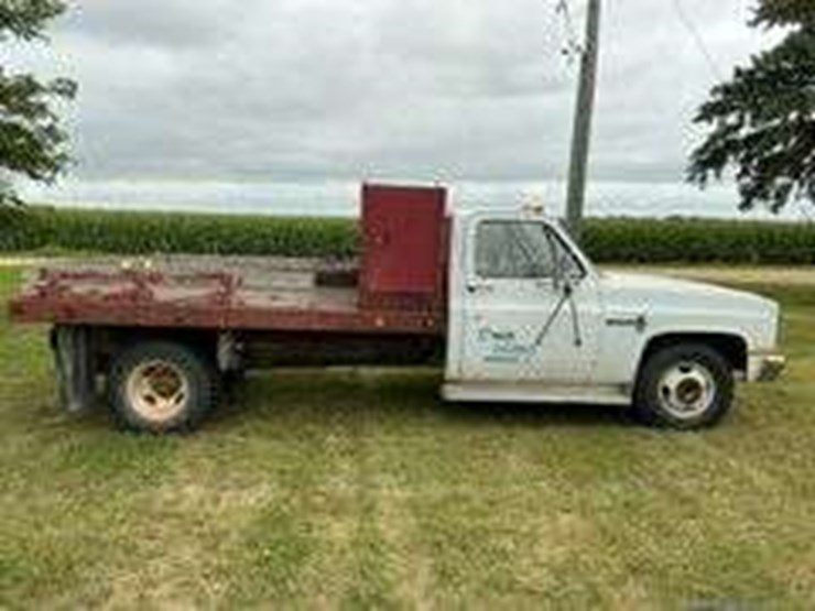 1983-chevy-custom-deluxe-30,-1-ton-service-truck-image-5