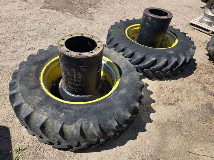 (2)-14.9-30-firestone-tires-on-10-bolt-dual-rims,-off-john-deere-7000-series-magnum-tractor-image-6