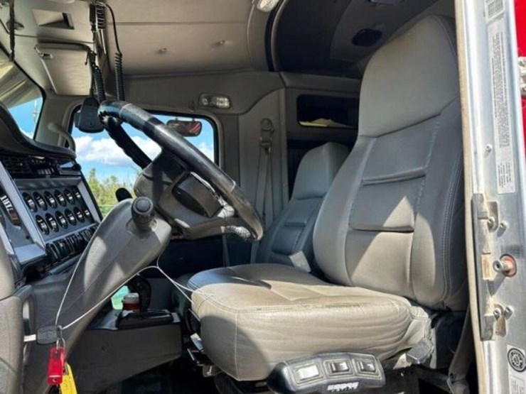 2022-kenworth-t800-image-26