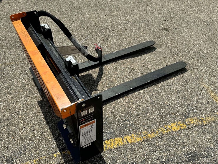 wolverine-pfa-11-3300g-hydraulic-adjustable-skid-steer-pallet-fork-attachment-image-6