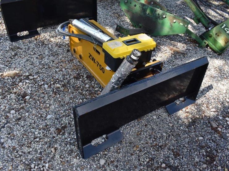 skid-steer-hydraulic-breaker-image-2