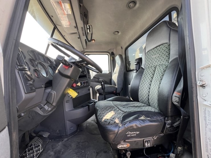 2012-mack-cxu613-t/a-truck-tractor-image-23
