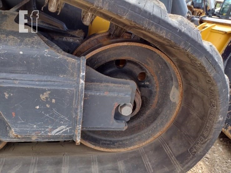 2023-deere-331g-image-32
