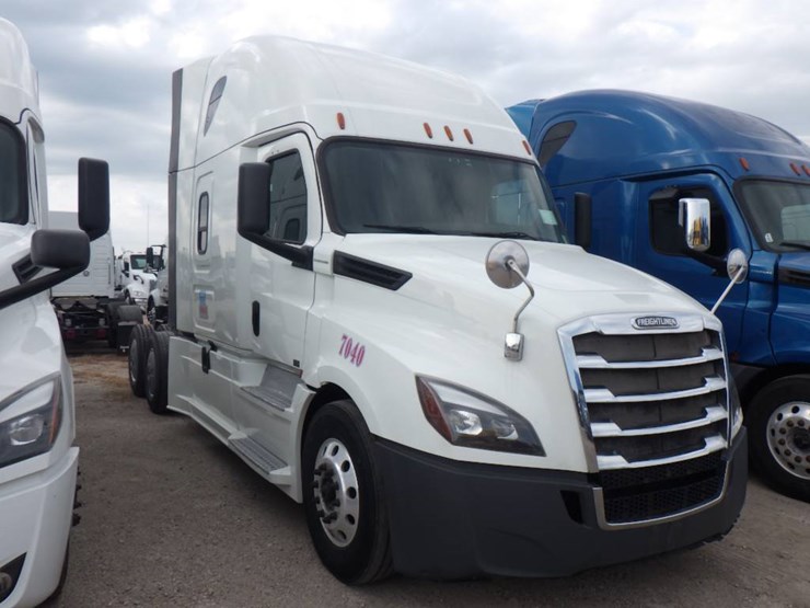2023-freightliner-cascadia-126-image-2