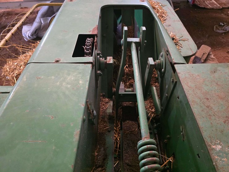 john-deere-336-image-32