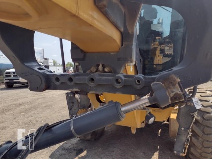 2020-deere-670gp-image-31
