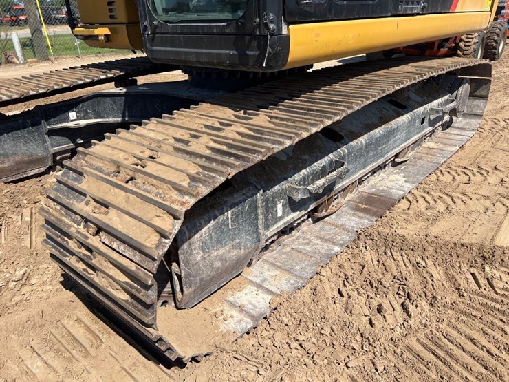 2017-caterpillar-323fl-image-9