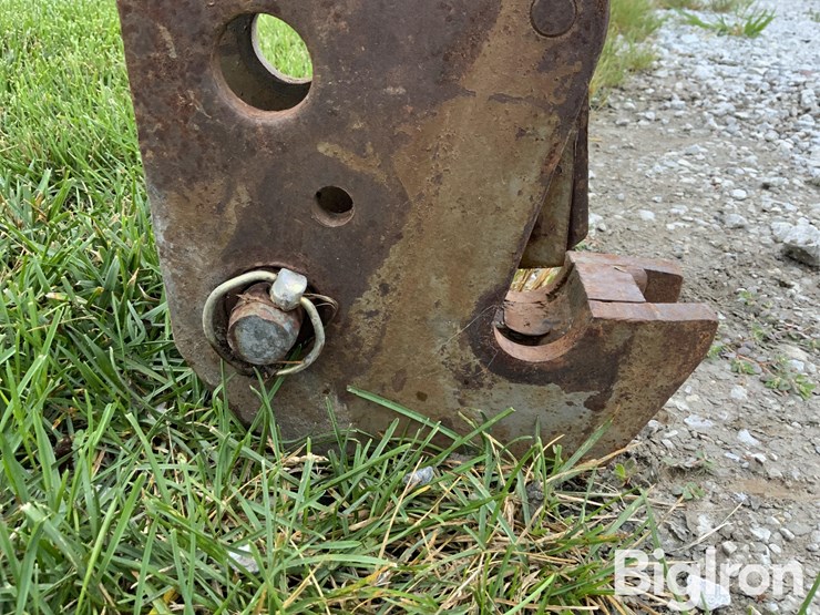 massey-ferguson-quick-hitch-image-11