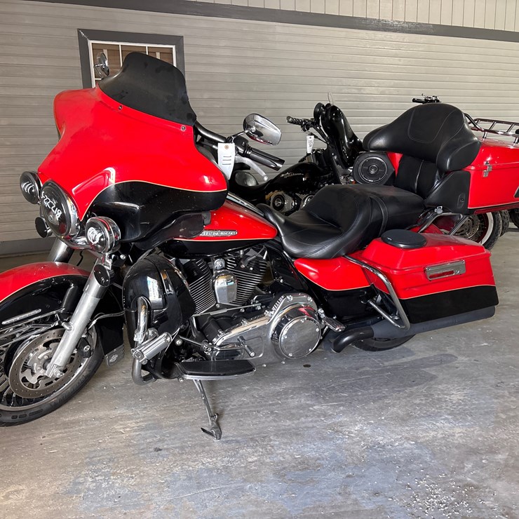 #111 • 2010 HARLEY ULTRA LIMITED