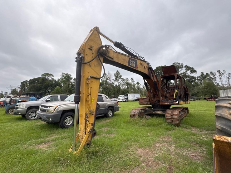 caterpillar-320-image-1