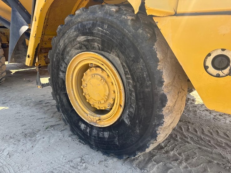 2016-caterpillar-730c2-image-12