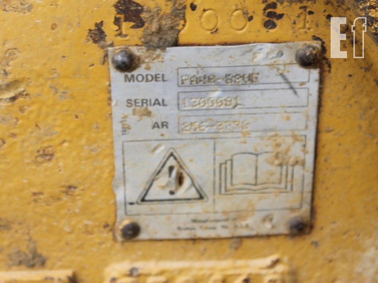 2011-caterpillar-d4k-xl-image-13