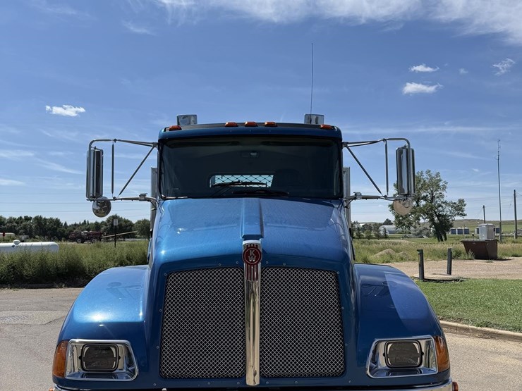 2005-kenworth-t300-image-3