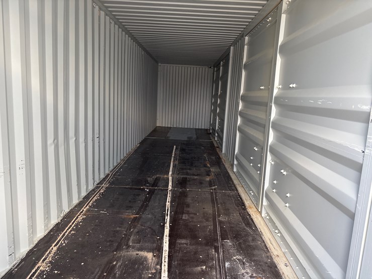 #1203-•-40ft-container-image-3