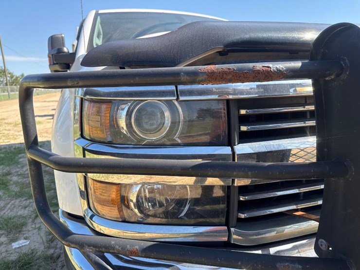 2016-chevrolet-2500-truck-image-16