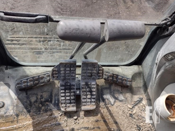 2021-deere-250g-lc-image-7