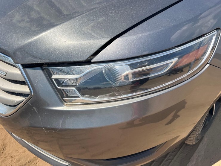 2014-ford-taurus-sel-sedan-image-9