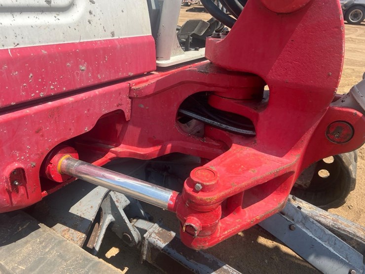 2015-takeuchi-tb260-image-18
