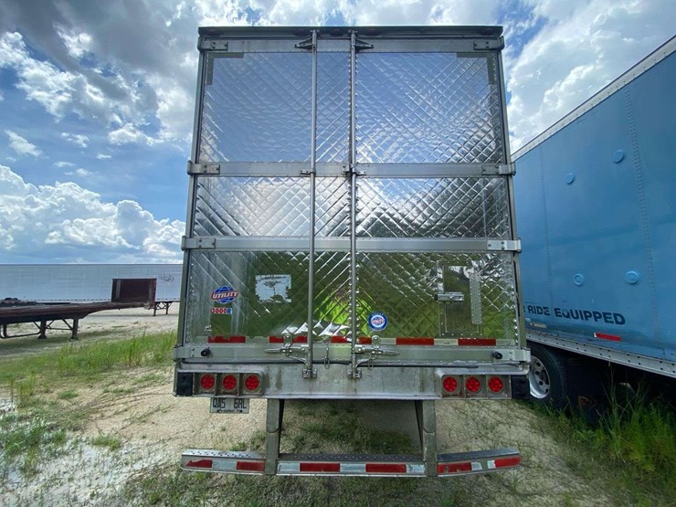 2007-utility-3000r-image-3