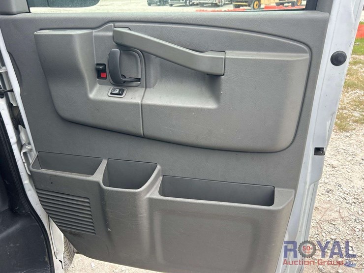 2019-chevrolet-express-2500-image-30