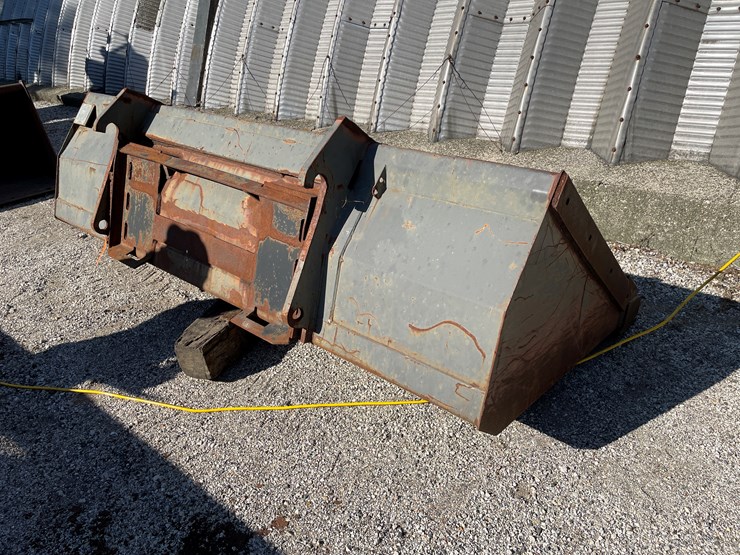 #1581-•-gehl-8'-loader-bucket-image-3