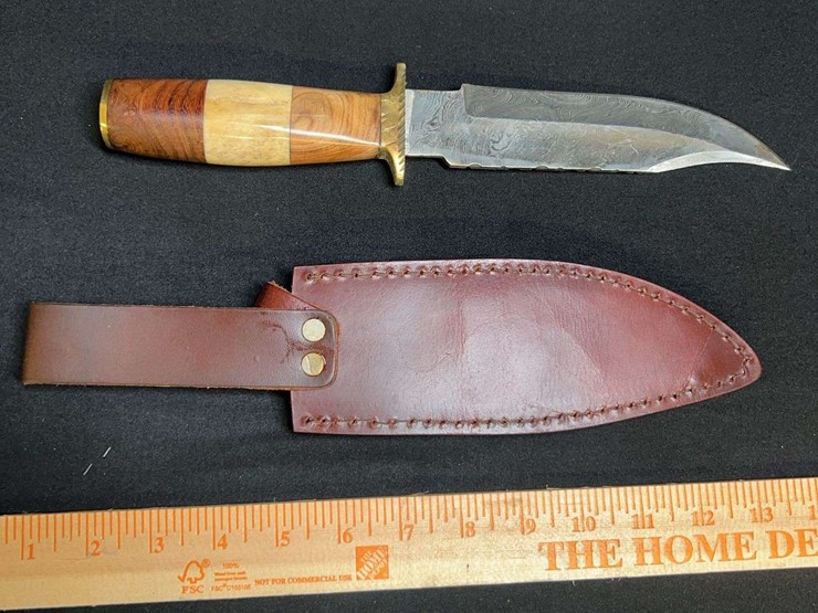 custom-damascus-steel-fixed-blade-knife-w/-blue/red-striped-handle-image-3