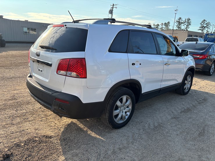 2011-kia-sorento-image-3