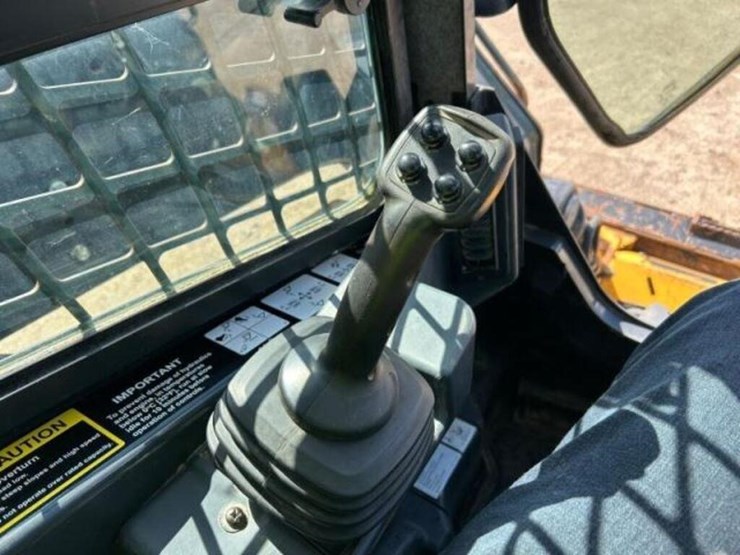 deere-331g-image-15