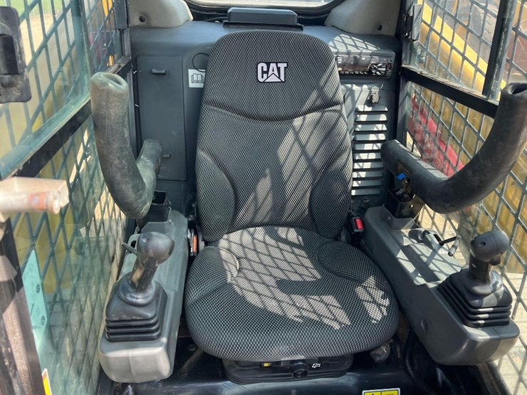 2020-caterpillar-279d3-image-26