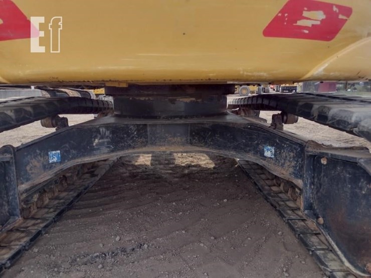 2019-deere-135g-image-48
