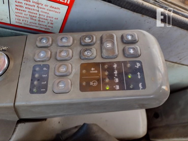 1992-deere-490e-image-10