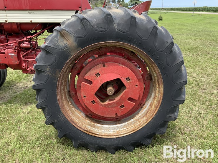 mccormick-farmall-560-2wd-tractor-image-20