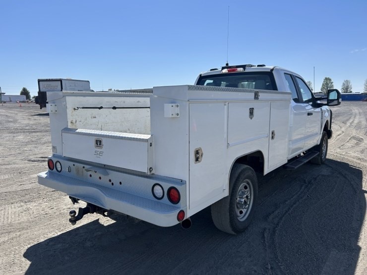 2023-ford-f250-xl-image-5