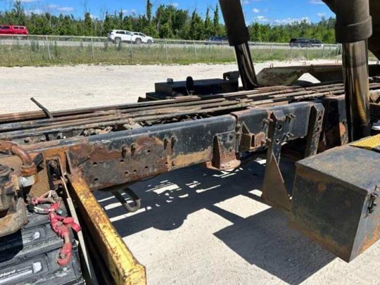 2002-freightliner-fl112-image-33