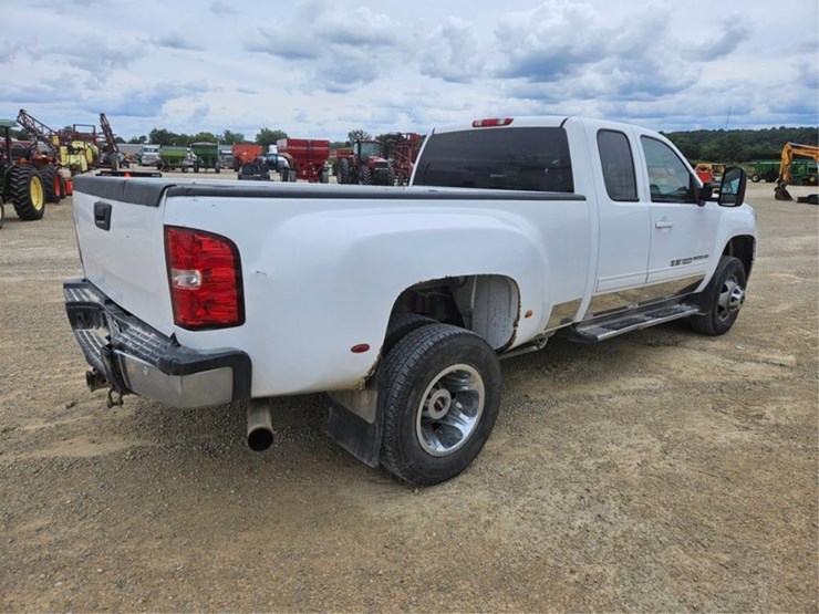 2011-gmc-3500-image-5
