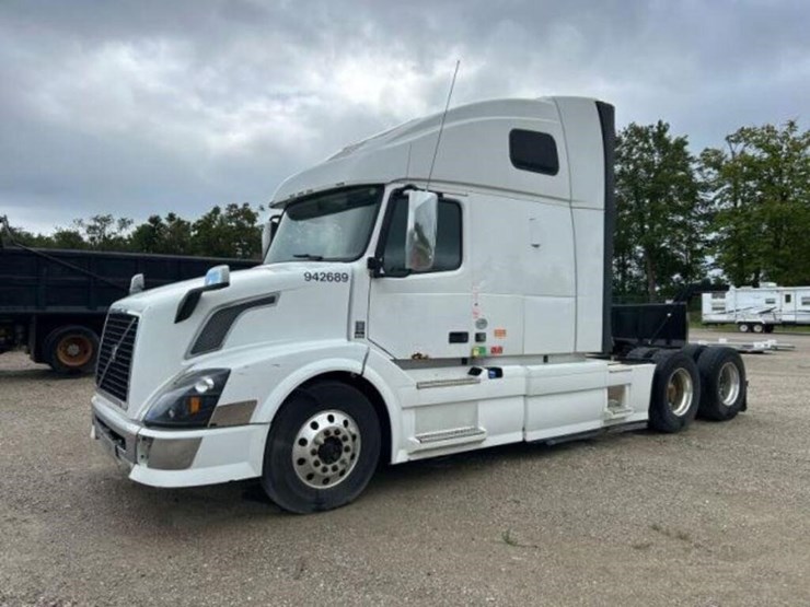 2015-volvo-vnl-t/a-hiway-tractor---sleeper-4v4nc9e-image-1