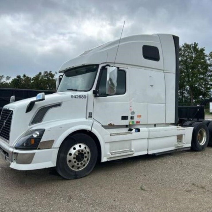 2015 Volvo VNL T/A Hiway Tractor - Sleeper 4V4NC9E