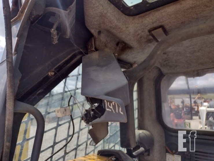 john-deere-329d-image-9