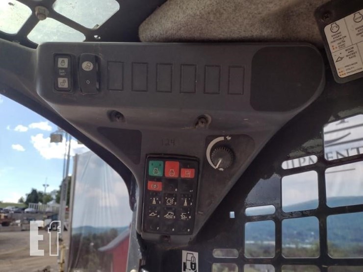 2022-deere-317g-image-8