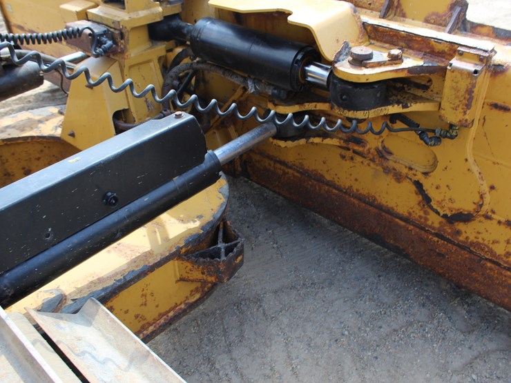 2020-caterpillar-d6n-lgp-image-5