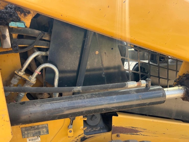 2014-caterpillar-279d-image-16