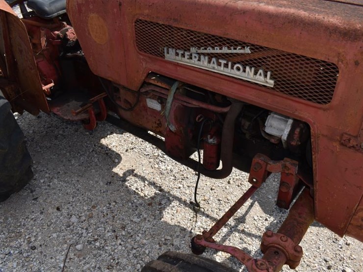 ih-mccormick-tractor-(parts)-(not-running)-(serial-#-18962)-(k)-image-3