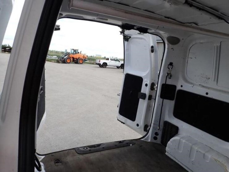 2020-nissan-nv200-image-40