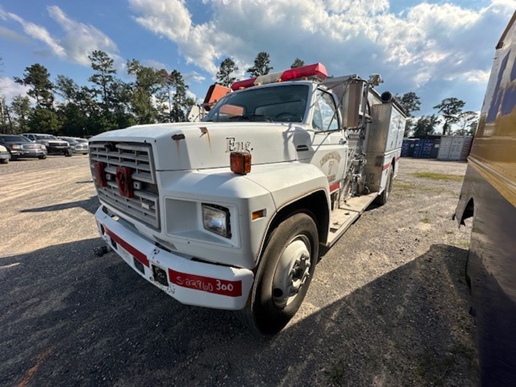 1983-ford-7000-image-1