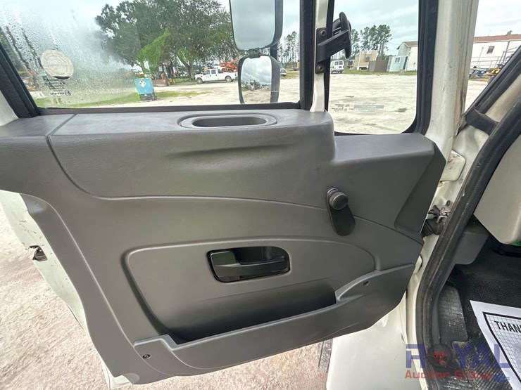 2017-international-durastar-4300-image-14