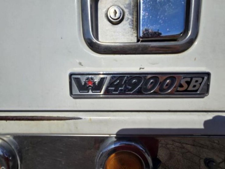 2014-western-star-4900sb-image-11