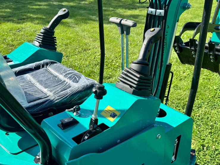 2025-cfg-industrial-h15r-mini-excavator-...-unused-image-14